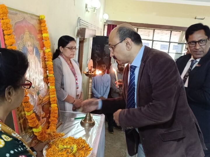 परिवारों को जोड़ने का कार्य कर रही लोक अदालत- जिला जज