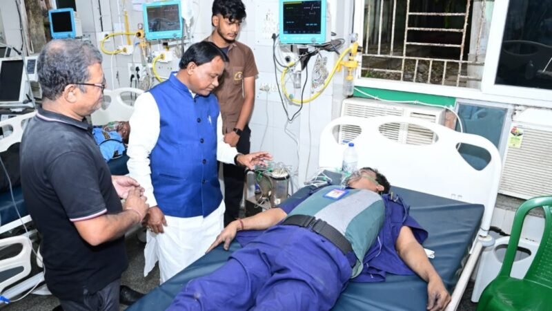 कटक के एससीबी मेडिकल कॉलेज के ICU में भीषण आग, 10 मरीजों की मौत; कई कर्मचारी झुलसे