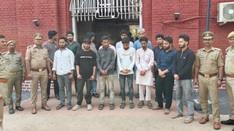 वाराणसी में गंगा नदी में नाव पर इफ्तार पार्टी का वीडियो वायरल, 14 लोग गिरफ्तार