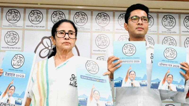 बंगाल चुनाव 2026: टीएमसी का घोषणापत्र जारी, महिलाओं-युवाओं और किसानों पर फोकस