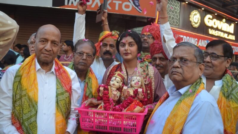 वाराणसी में धूमधाम से निकली मां गवरजा की भव्य शोभायात्रा, जगह-जगह हुआ स्वागत और महाआरती