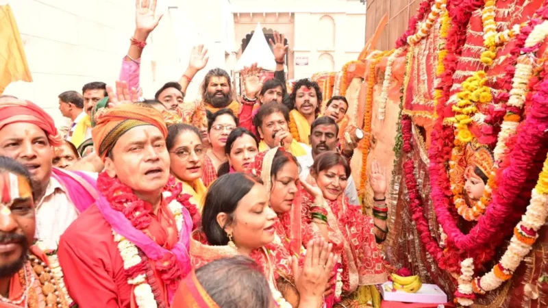 ज्ञानवापी में साल में एक दिन खुला मां श्रृंगार गौरी मंदिर, दर्शन को उमड़ी भारी भीड़