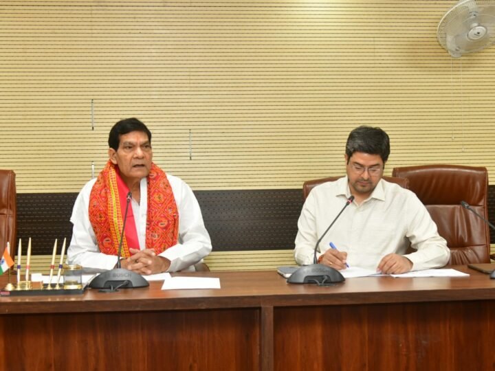 गर्मी में सुचारू बिजली सप्लाई को लेकर ऊर्जा मंत्री सख्त, तैयारियों की गहन समीक्षा