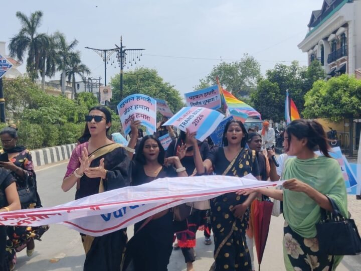 ट्रांसजेंडर संशोधन बिल 2026 के खिलाफ बनारस में विरोध, समुदाय ने बताया अधिकारों पर खतरा