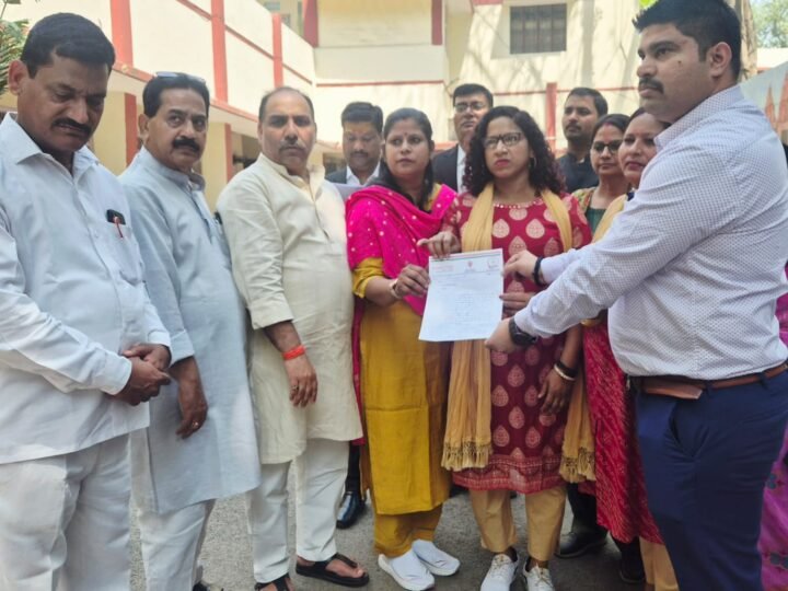 कानपुर घटना के विरोध में वाराणसी में महिला कांग्रेस का प्रदर्शन, दोषियों को फांसी की मांग