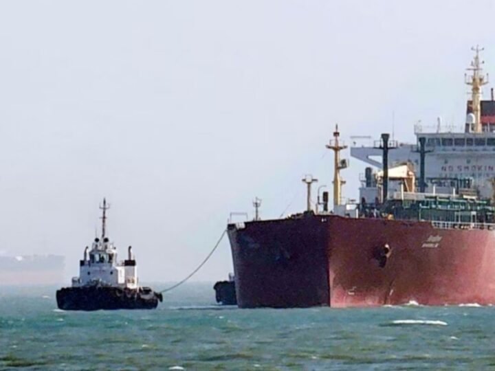 ईरानी तेल लेकर भारत आ रहा जहाज रास्ता बदलकर चीन की ओर मुड़ा, 7 साल बाद पहली खेप पर लगा ब्रेक
