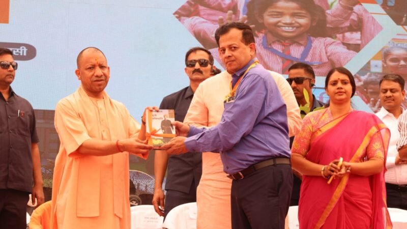 स्कूल चलो अभियान कार्यक्रम को जनांदोलन बनाए- योगी आदित्यनाथ