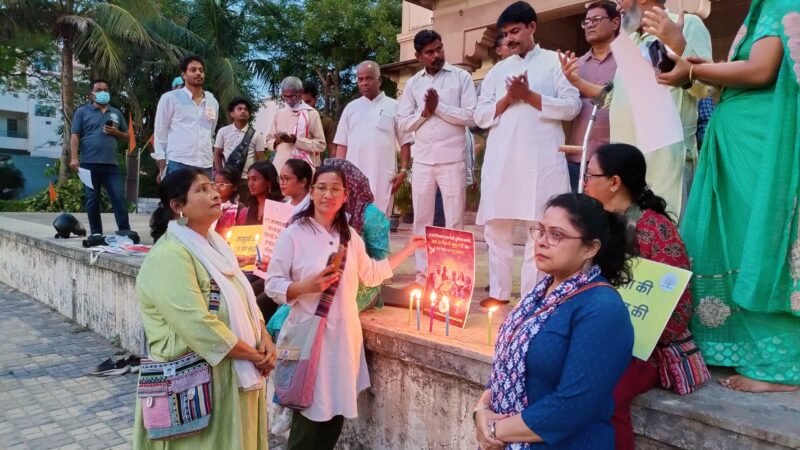 वाराणसी में शांति मार्च: युद्ध रोकने की अपील, ‘दुनिया को तबाही से बचाओ’ का संदेश