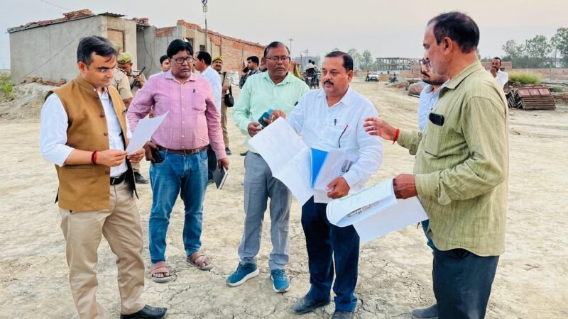 जिलाधिकारी ने निर्माणाधीन परियोजनाओं का किया औचक निरीक्षण