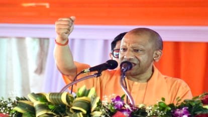 बंगाल में CM योगी का TMC पर तीखा हमला, बोले— ‘डबल इंजन सरकार ही दे सकती है जवाब’