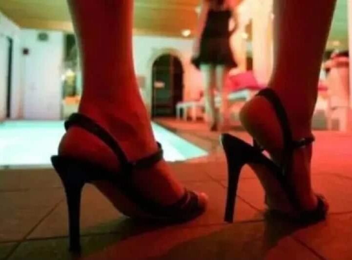 वाराणसी में देह व्यापार रैकेट का भंडाफोड़: SOG-2 की छापेमारी में 6 गिरफ्तार