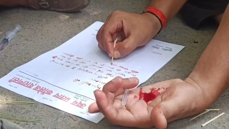 यूपी कॉलेज हत्याकांड: छात्रों का खून से लिखा पत्र, CM योगी से लगाई न्याय की गुहार