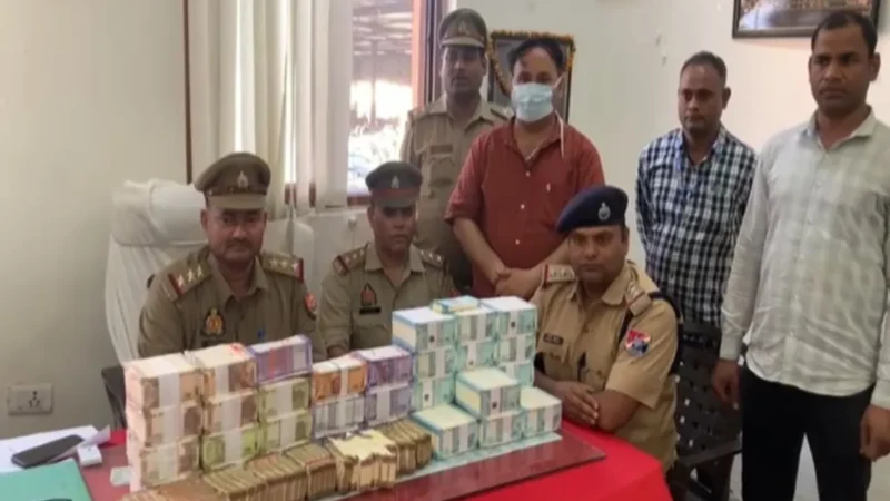 वाराणसी जंक्शन पर 16 लाख नकद के साथ युवक गिरफ्तार, हवाला कनेक्शन की आशंका