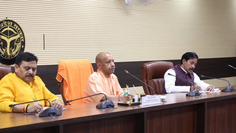 PM दौरे से पहले वाराणसी में हाई अलर्ट: CM योगी ने सुरक्षा और तैयारियों पर दिए सख्त निर्देश, विकास कार्यों की भी समीक्षा