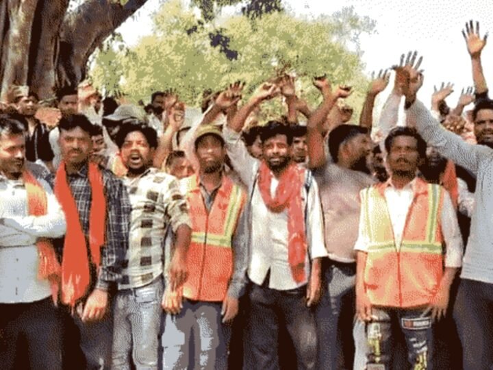 वाराणसी में सफाई कर्मियों का हंगामा: वेतन न मिलने पर 500 कर्मचारियों की हड़ताल, आश्वासन के बाद काम पर लौटे