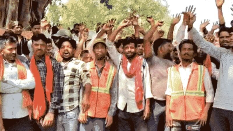 वाराणसी में सफाई कर्मियों का हंगामा: वेतन न मिलने पर 500 कर्मचारियों की हड़ताल, आश्वासन के बाद काम पर लौटे