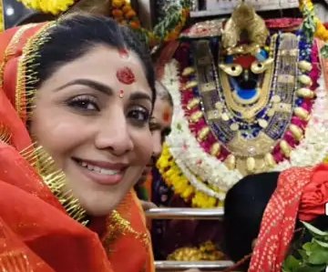 काशी में शिल्पा शेट्टी की आध्यात्मिक यात्रा: बाबा विश्वनाथ के दर्शन, विंध्याचल में पूजा और बनारसी साड़ियों की खरीदारी
