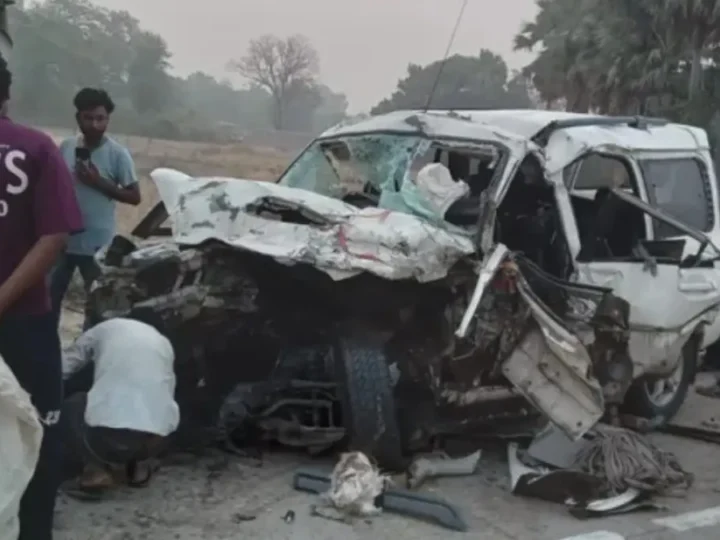 शादी से लौटते परिवार पर कहर: स्कॉर्पियो-ट्रेलर टक्कर में 5 की मौत, झपकी बनी हादसे की वजह