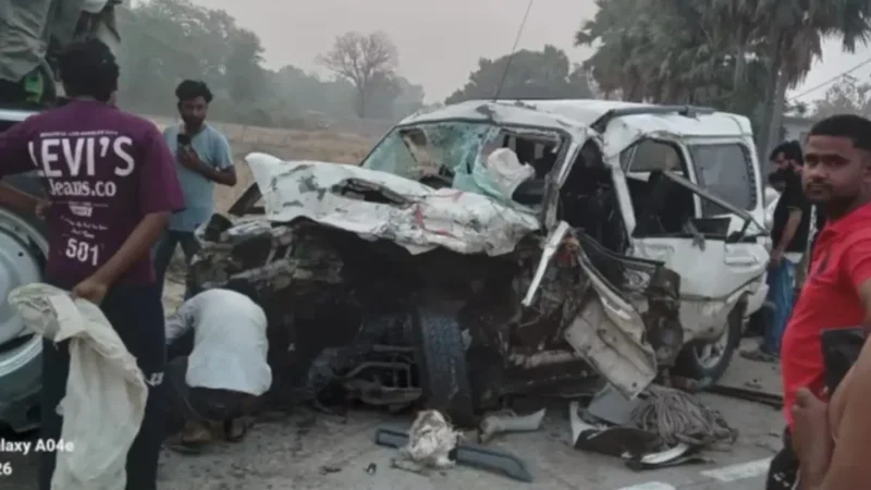 शादी से लौटते परिवार पर कहर: स्कॉर्पियो-ट्रेलर टक्कर में 5 की मौत, झपकी बनी हादसे की वजह