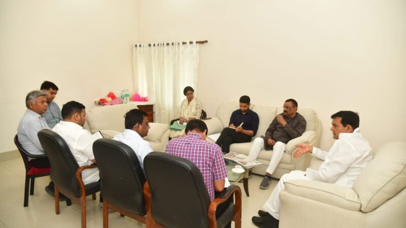 वाराणसी में विकास कार्यों को दें रफ्तार, गुणवत्ता से न हो कोई समझौता:मंत्री ए के शर्मा