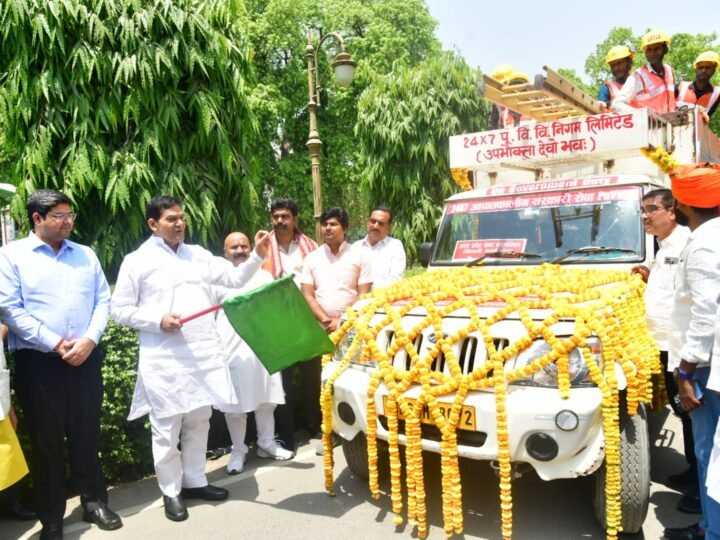 ट्रांसफॉर्मर बदलने से लेकर एचटी (HT) फॉल्ट तक का होगा त्वरित समाधान, ऊर्जा मंत्री ने विद्युत वैन का किया उद्घाटन