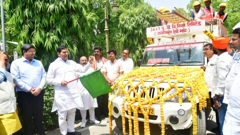 ट्रांसफॉर्मर बदलने से लेकर एचटी (HT) फॉल्ट तक का होगा त्वरित समाधान, ऊर्जा मंत्री ने विद्युत वैन का किया उद्घाटन