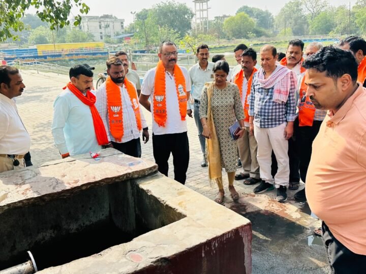 भिखारीपुर स्थित पोखरे के आसपास फैली गंदगी पर महापौर ने जताई नाराजगी, दिया साफ-सफाई का निर्देश