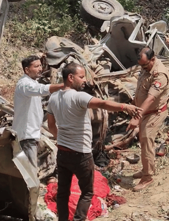 मुंडन से लौटते परिवार की कार को डंपर ने रौंदा, 6 की मौत; खुशियां मातम में बदलीं