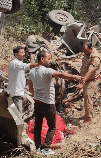 मुंडन से लौटते परिवार की कार को डंपर ने रौंदा, 6 की मौत; खुशियां मातम में बदलीं