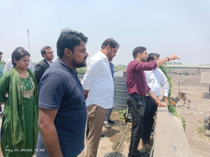 करसड़ा प्लांट पर जाने वाली सड़क होगी 6 फिट ऊंची, नगर आयुक्त ने किया निरीक्षण