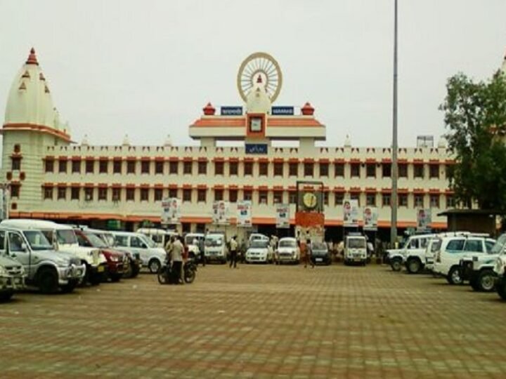 कैंट स्टेशन के बाहर चला अतिक्रमण हटाओ अभियान, अवैध वेंडरों पर नगर निगम की बड़ी कार्रवाई