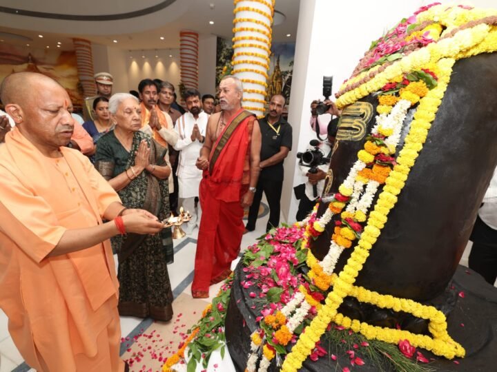 बाबा विश्वनाथ धाम में भव्यता के साथ मना सोमनाथ स्वाभिमान पर्व