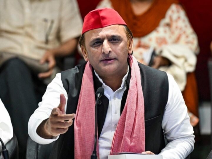 अखिलेश यादव का भाजपा पर हमला: बोले- अर्थव्यवस्था संकट में, सरकार की अपील ‘पतन’ का संकेत