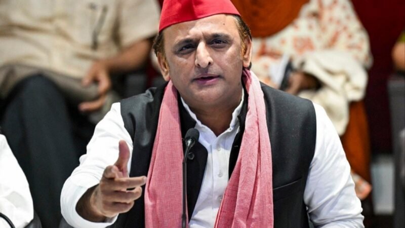 अखिलेश यादव का भाजपा पर हमला: बोले- अर्थव्यवस्था संकट में, सरकार की अपील ‘पतन’ का संकेत
