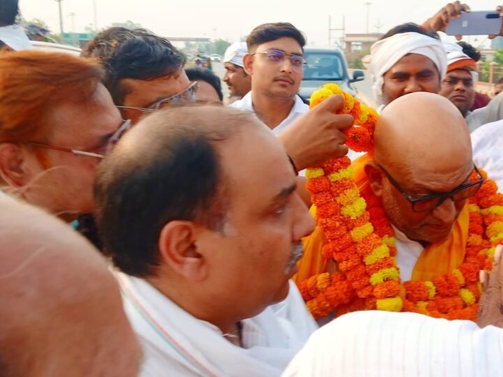स्वस्थ होकर काशी लौटे अजय राय, पिंडरा में कांग्रेस कार्यकर्ताओं ने किया भव्य स्वागत