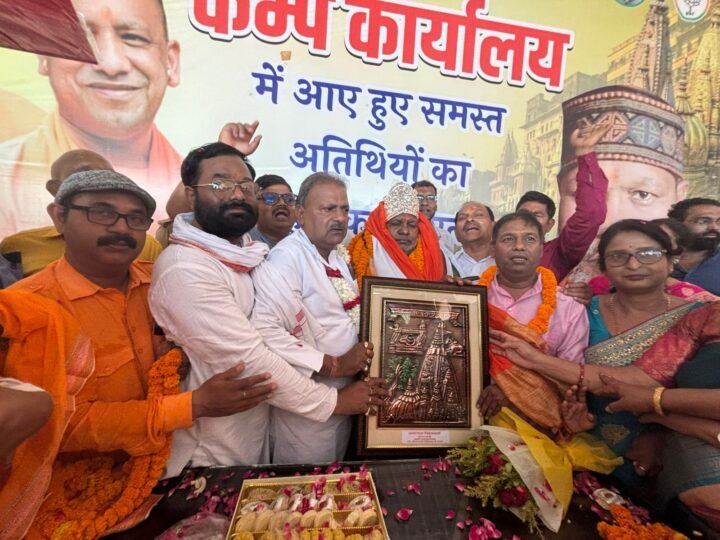 विश्वकर्मा समाज ने राज्य मंत्री हंसराज विश्वकर्मा का किया सम्मान