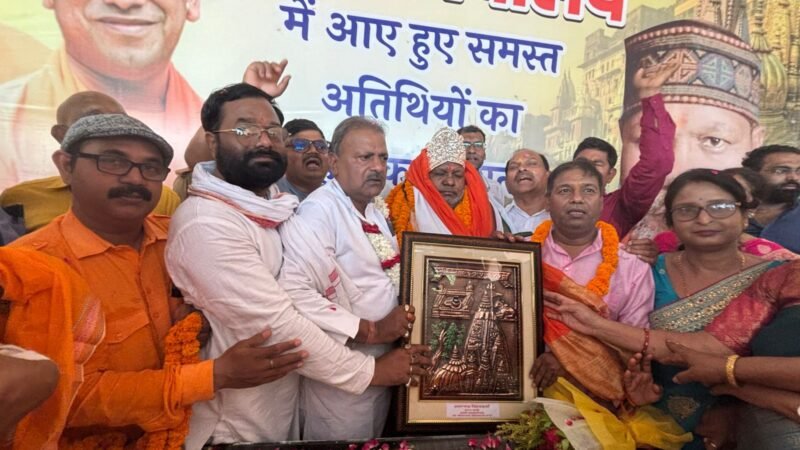 विश्वकर्मा समाज ने राज्य मंत्री हंसराज विश्वकर्मा का किया सम्मान
