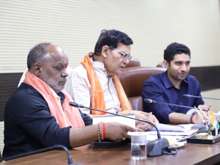 बारिश से पहले सफाई व्यवस्था दुरुस्त करने के निर्देश, मंत्री ए. के. शर्मा ने की समीक्षा बैठक