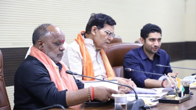 बारिश से पहले सफाई व्यवस्था दुरुस्त करने के निर्देश, मंत्री ए. के. शर्मा ने की समीक्षा बैठक