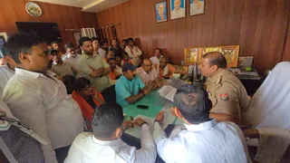 व्यापारी नेता शैलेश ‘बम-बम’ पर हमले से व्यापारियों में आक्रोश, पुलिस का घेराव कर गिरफ्तारी की मांग