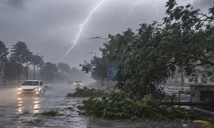 यूपी में आंधी-बारिश का कहर: 28 लोगों की मौत, कई जिलों में भारी तबाही; 46 जिलों में फिर अलर्ट