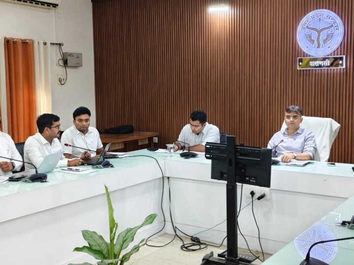 पर्यटन परियोजनाओं में देरी पर डीएम सख्त, लापरवाह ठेकेदारों पर पेनाल्टी लगाने के निर्देश