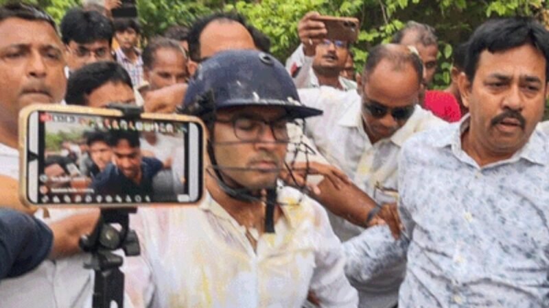 सोनारपुर में अभिषेक बनर्जी का विरोध, पीड़ित परिवार से मुलाकात के दौरान हंगामा; टीएमसी ने भाजपा पर लगाया आरोप