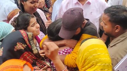 बाइक विवाद में छात्र की हत्या का आरोप, तीन गिरफ्तार; इलाके में तनाव, सुरक्षा बढ़ाई गई