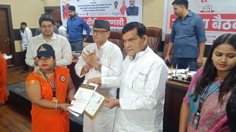 प्रशिक्षित सोलर दीदियों का आगाज, ऊर्जा मंत्री ने सौंपा जॉब लेटर