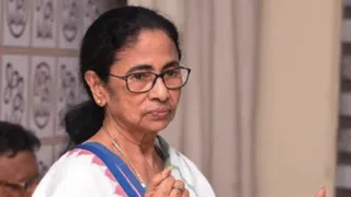 बड़ी टूट के कगार पर टीएमसी, बढ़ी हलचल, बागी सांसदों की BJP नेताओं से मुलाकात ने बढ़ाए राजनीतिक कयास