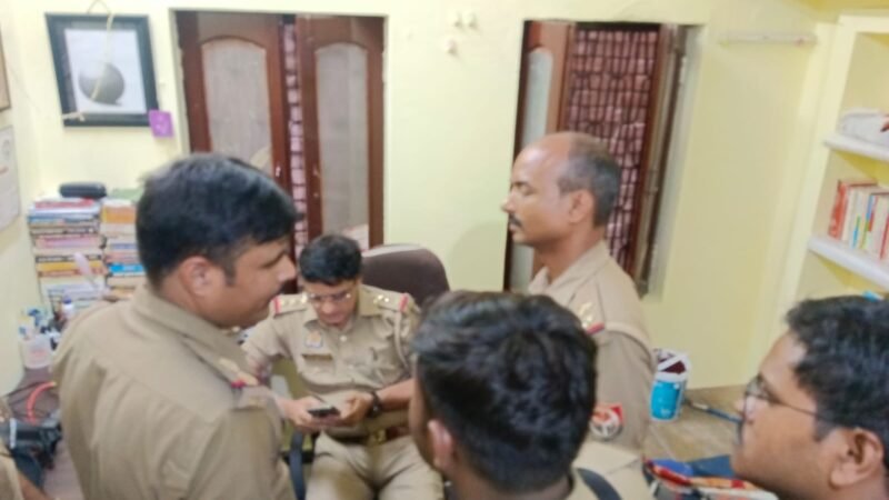 नगवा में युवक की संदिग्ध मौत, हाथ में पिस्टल मिली; आत्महत्या या हत्या, जांच में जुटी पुलिस