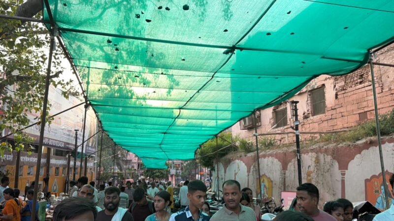 घाट से लेकर विश्वनाथ गली तक छांव का इंतजाम