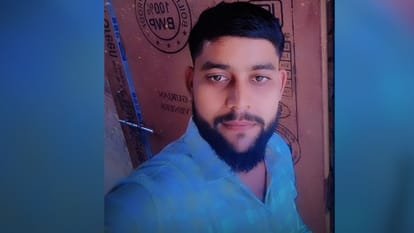 ईयरफोन लगाकर रेलवे ट्रैक पर टहल रहा युवक ट्रेन की चपेट में आया, दर्दनाक मौत