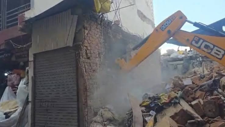 दालमंडी पुनर्विकास परियोजना में तेज हुई कार्रवाई, 12 और मकान ध्वस्त; अब तक 132 भवन हटाए गए